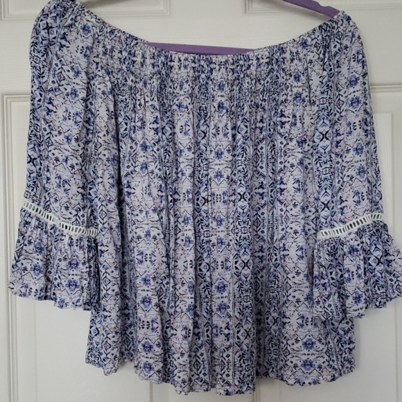 Daisy Tops - Cute off the shoulder blue/white boho top